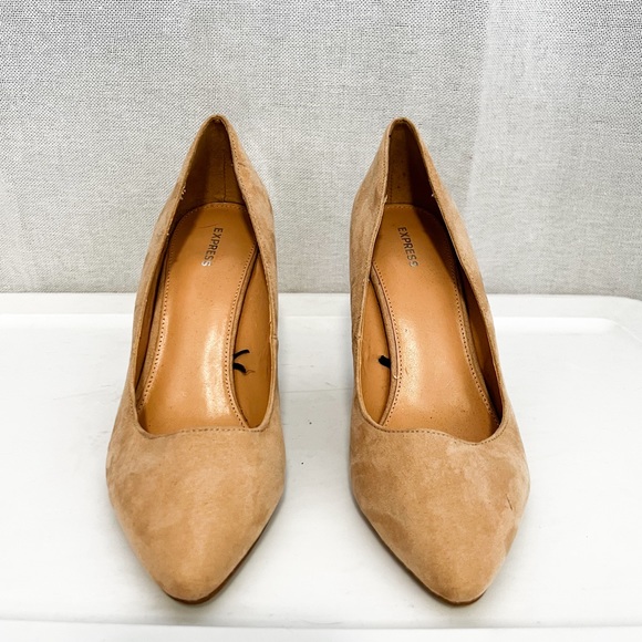 Express Nude Thick Heel Suede Pump - Picture 4 of 6